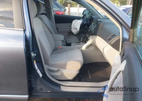 2013 Toyota Highlander Base V6 из США, поврежденный, VIN 5TDBK3EH7DS262975